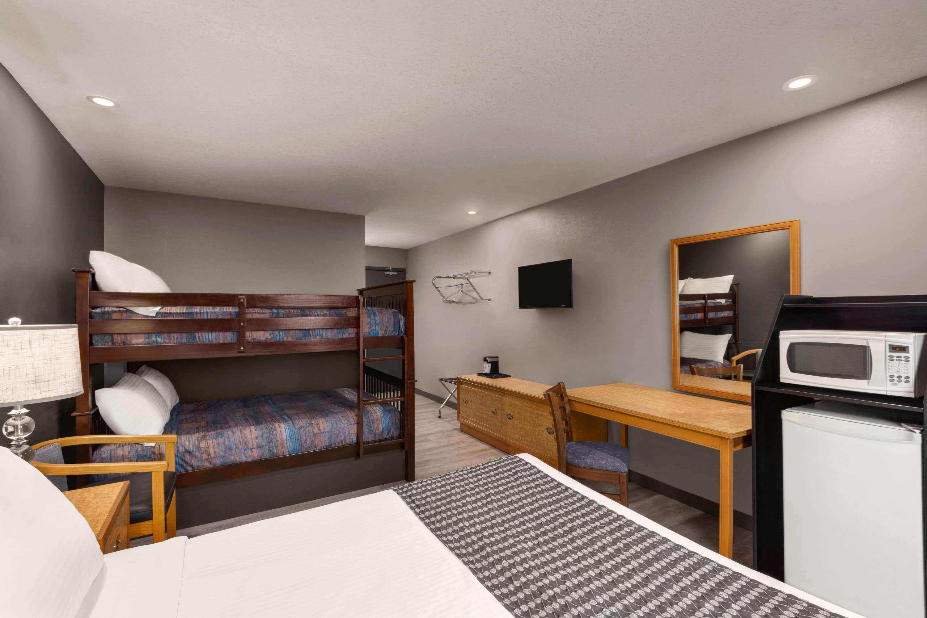 Travelodge By Wyndham Brandon Exterior photo
